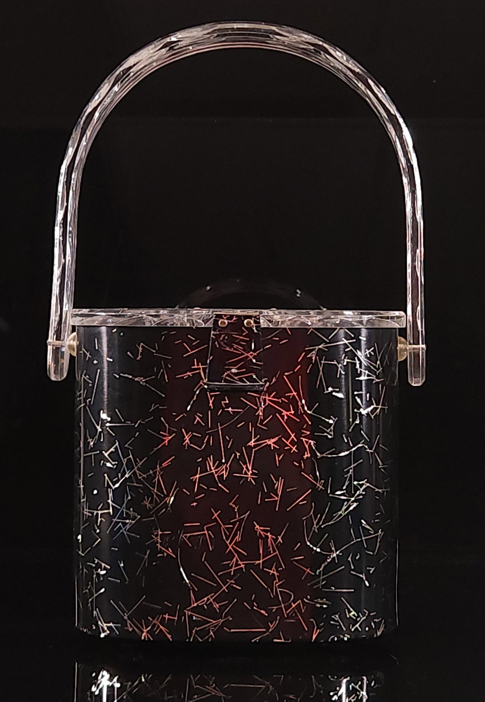 MID CENTURY LUCITE W/ CONFETTI LADIES PURSE: REMAINS IN GOOD CONDITION, SHOWING SOME TYPICAL USAGE WEAR. 6.5 INCHES BY 6.5 INCHES