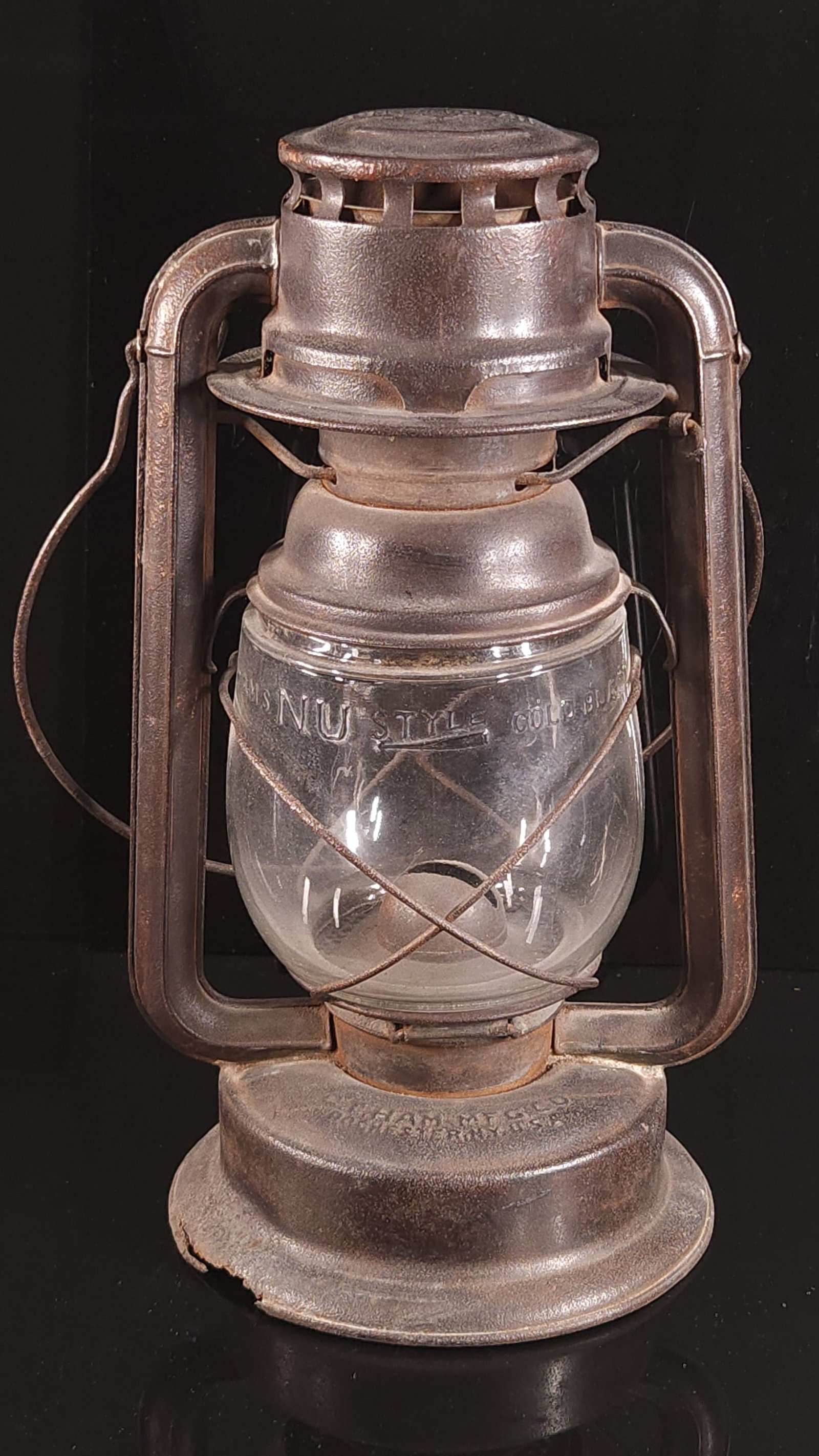 ANTIQUE HAM MFG. RAILROAD LANTERN: REMAINS IN FAIR CONDITION, SHOWING TYPICAL USAGE WEAR. HAS RUST BREAK ON BOTTOM AS SHOWN. 13 3-4 INCHES BY 7.5 INCHES.