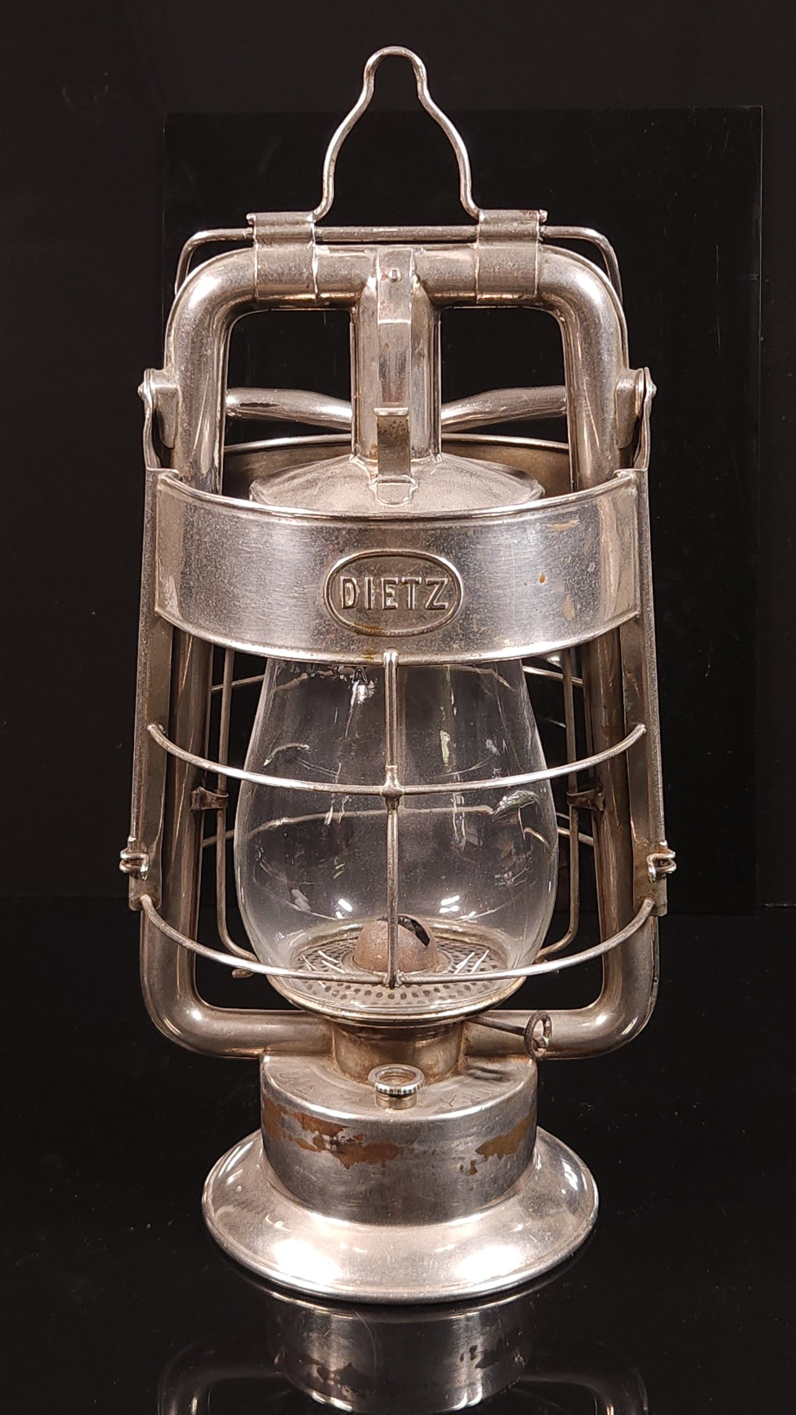 ANTIQUE DIETZ FIRE DEPT. LANTERN (1 of 2)