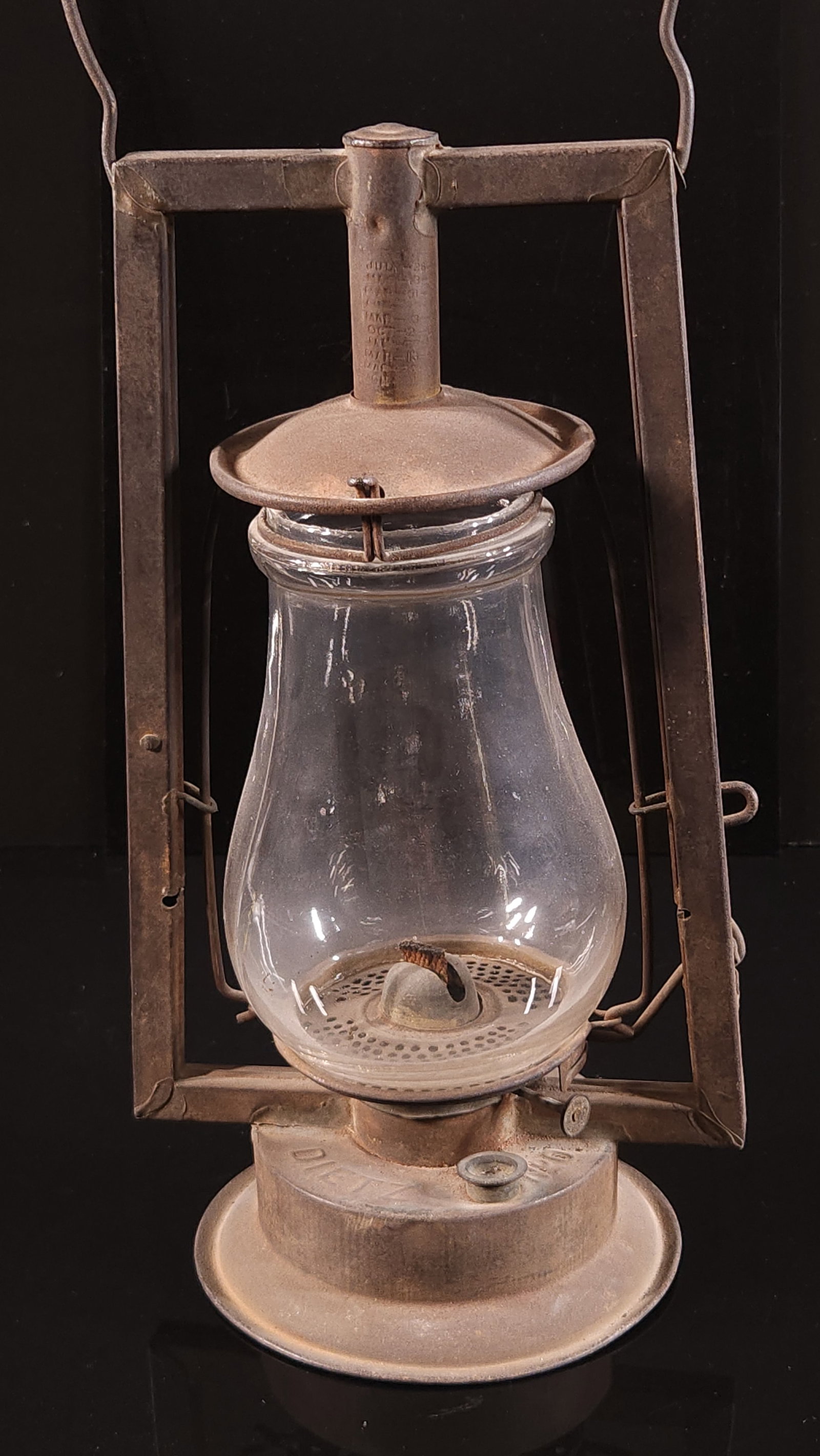 EARLY DIETZ VICTOR RAILROAD LANTERN (1 of 2)