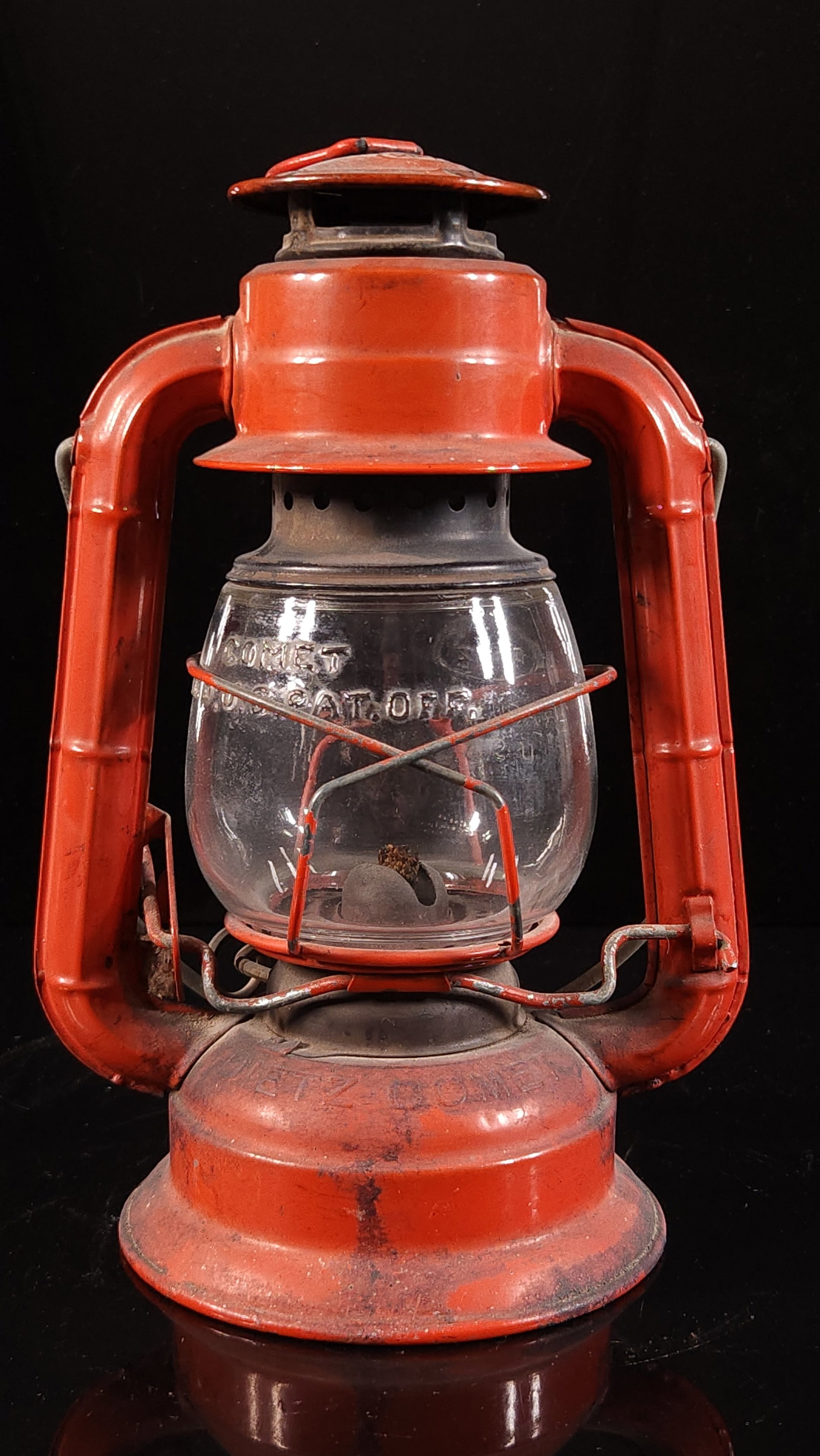 DIETZ RED COMET LANTERN (1 of 2)