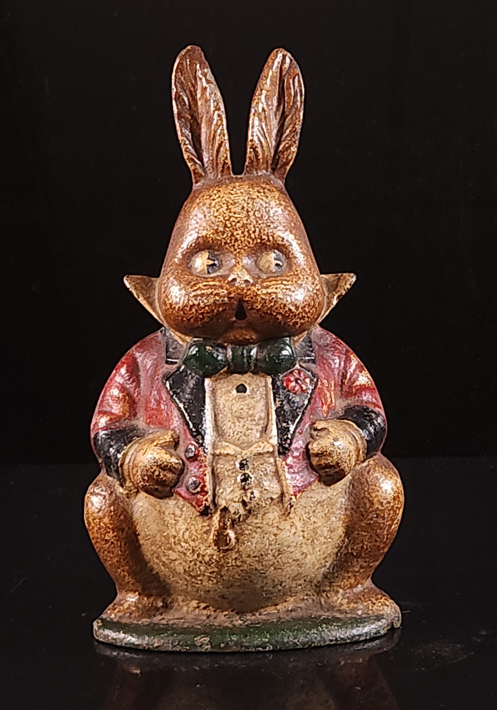 ANTIQUE CAST IRON SITTING RABBIT DOORSTOP (1 of 3)