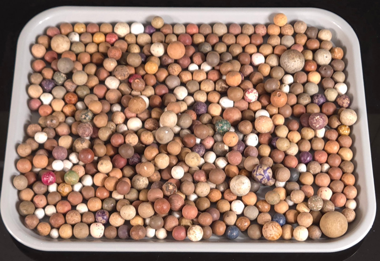 LARGE ASSORTMENT MOSTLY ANTIQUE CLAY MARBLES (1 of 4)