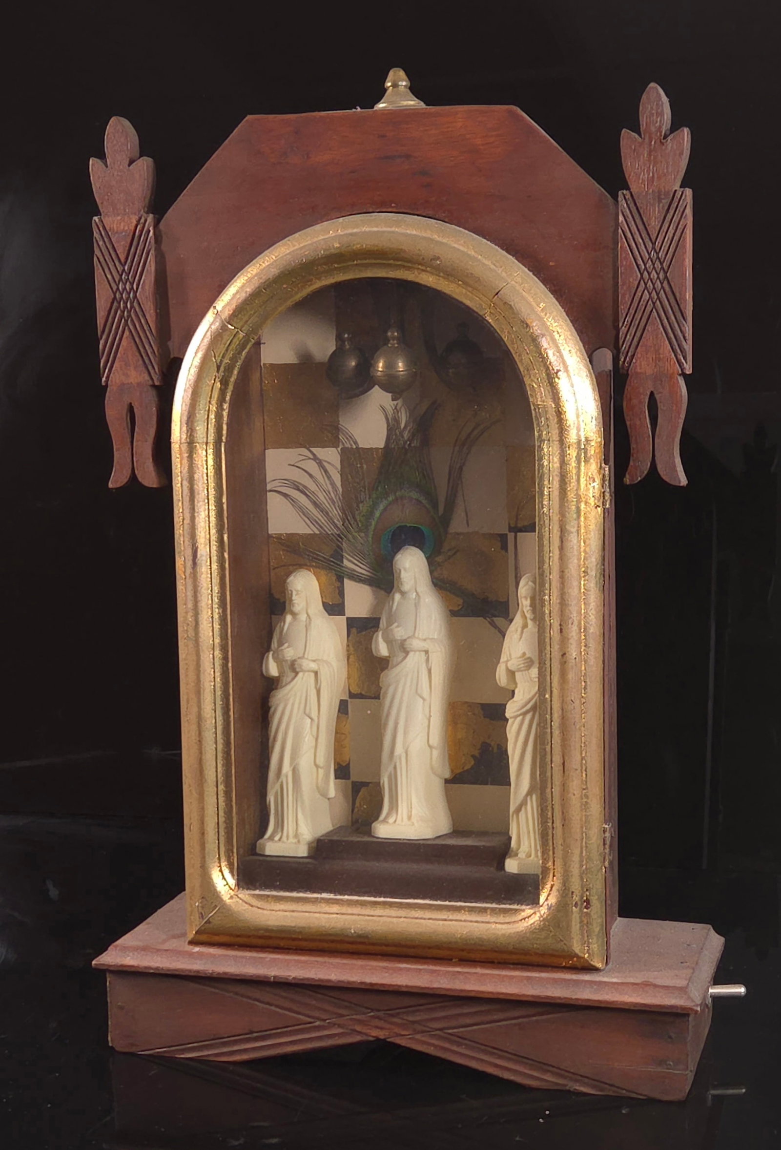 UNSIGNED RELIGIOUS FOLK ART TRAMP ART LIGHTED SCULPTURE (1 of 2)