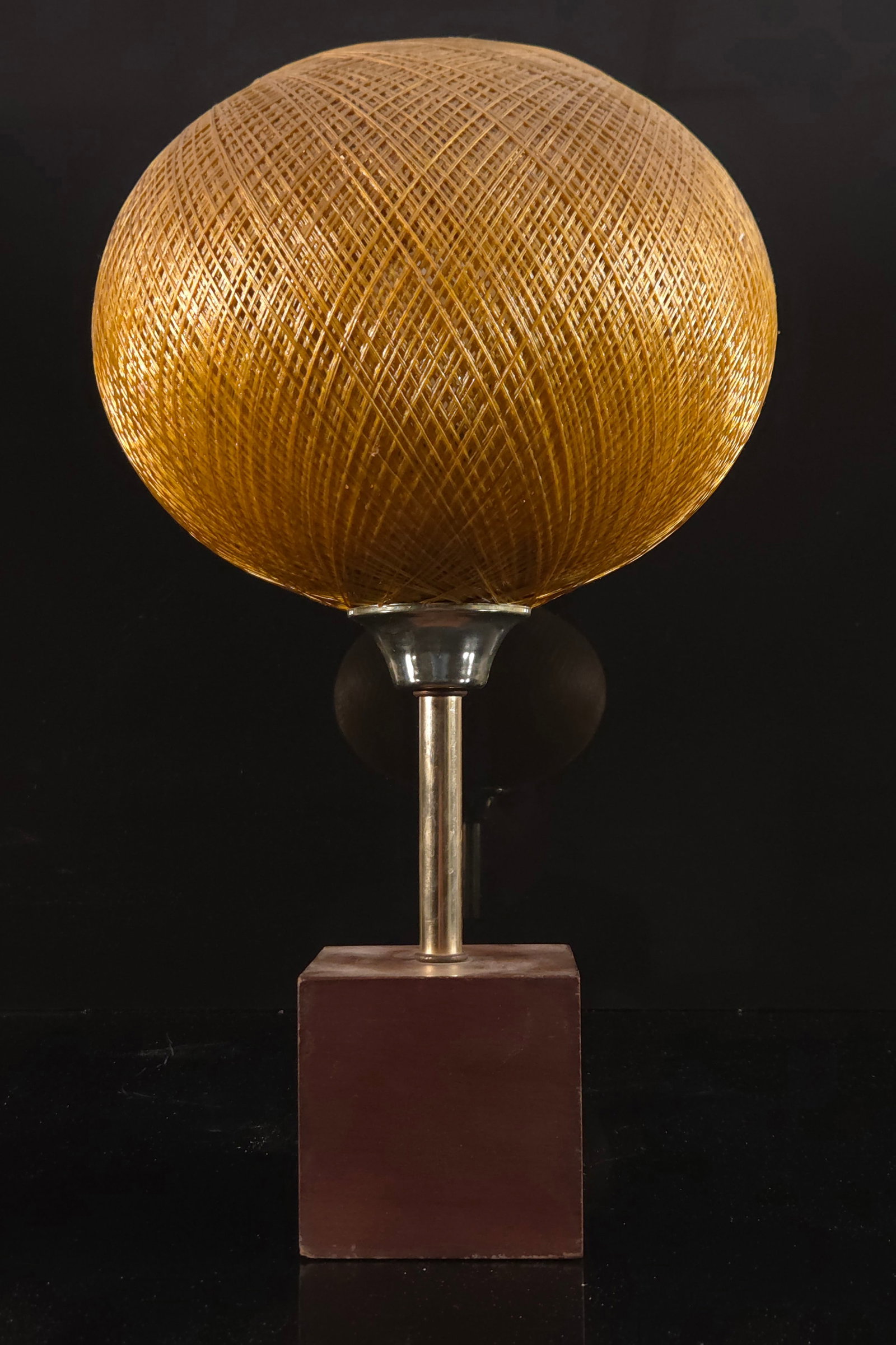 MID CENTURY ACRYLIC STRING ART PEDESTAL LAMP (1 of 3)