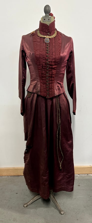 VICTORIAN ERA DRESS ON DRESS FORM (1 of 6)