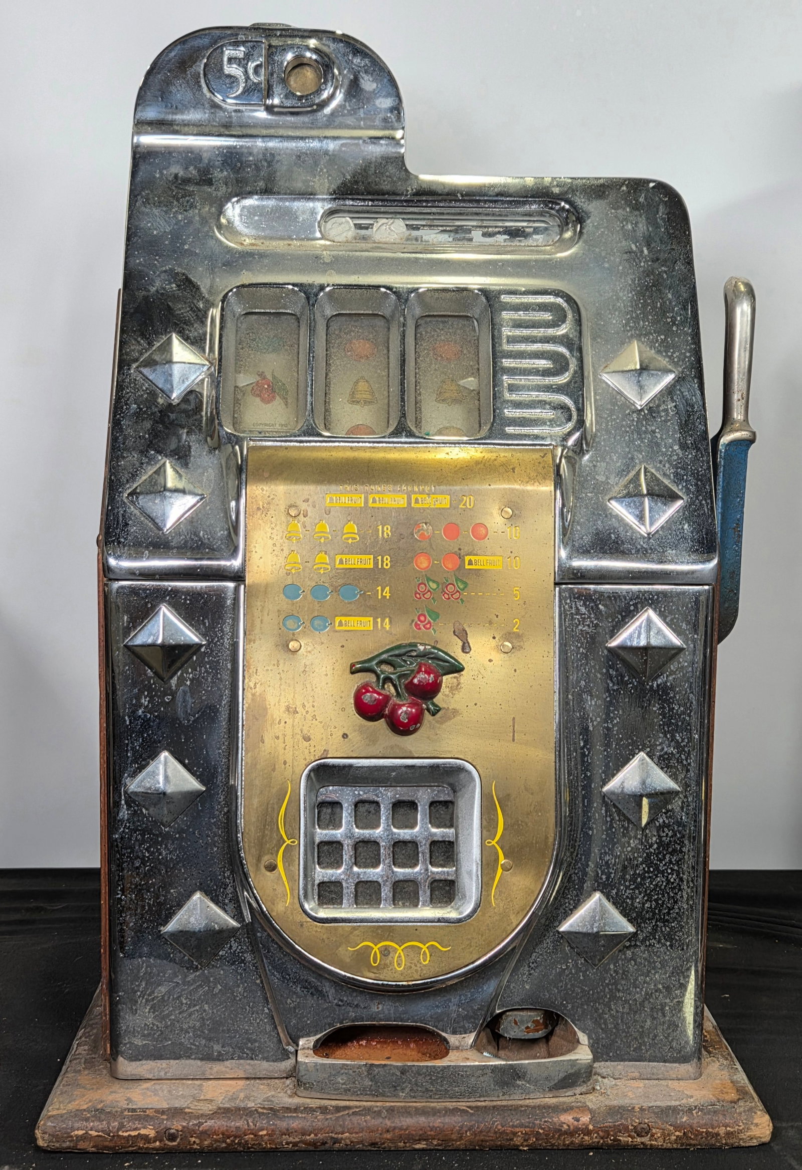 5 CENT MILLS DIAMOND FRONT SLOT MACHINE (1 of 4)