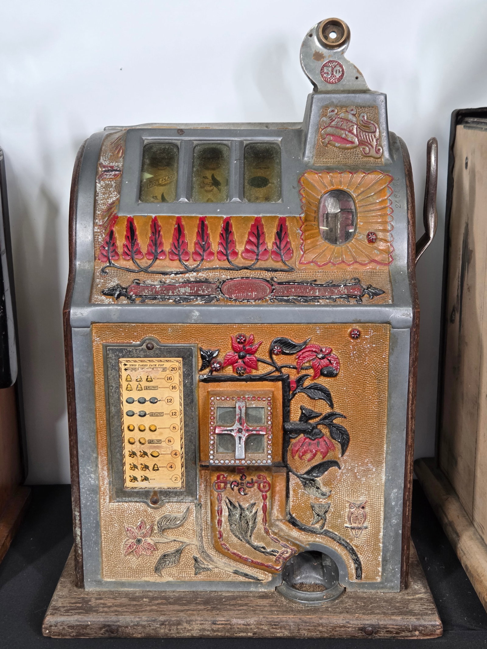 5 CENT MILLS POINSETTIA SLOT MACHINE (1 of 6)
