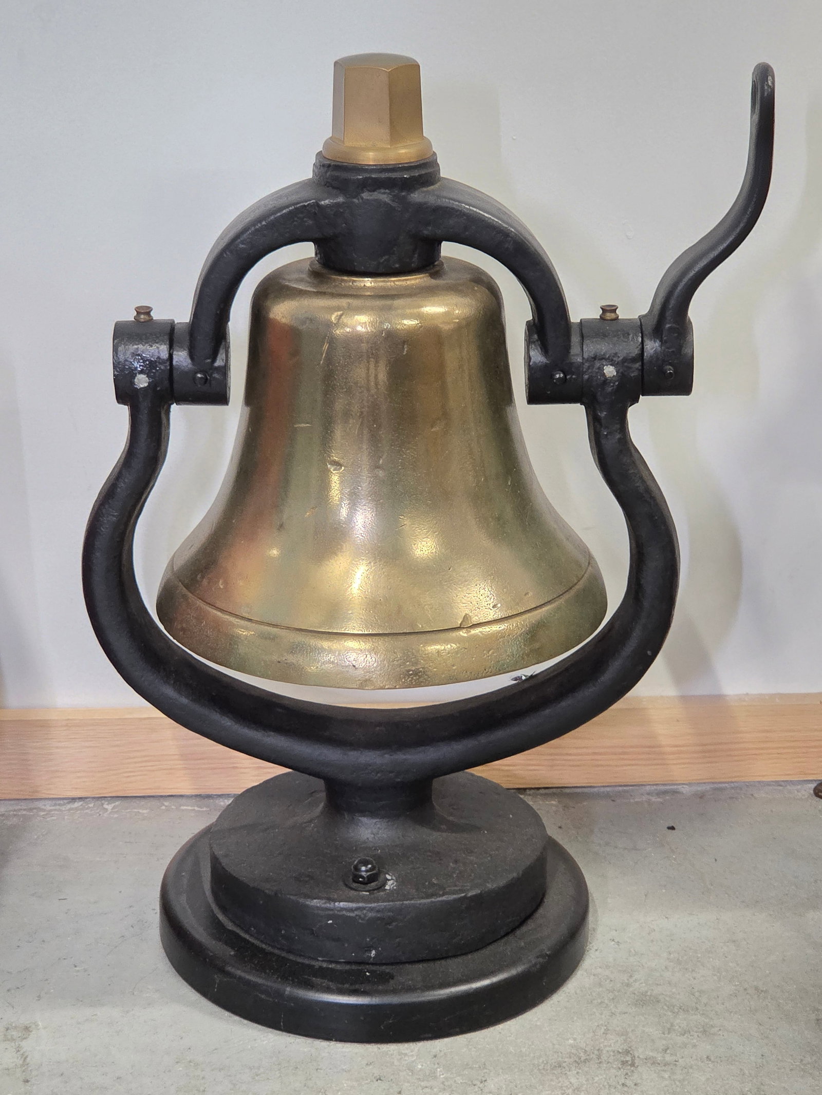 ANTIQUE CAST IRON & BRASS RAILROAD BELL (1 of 5)