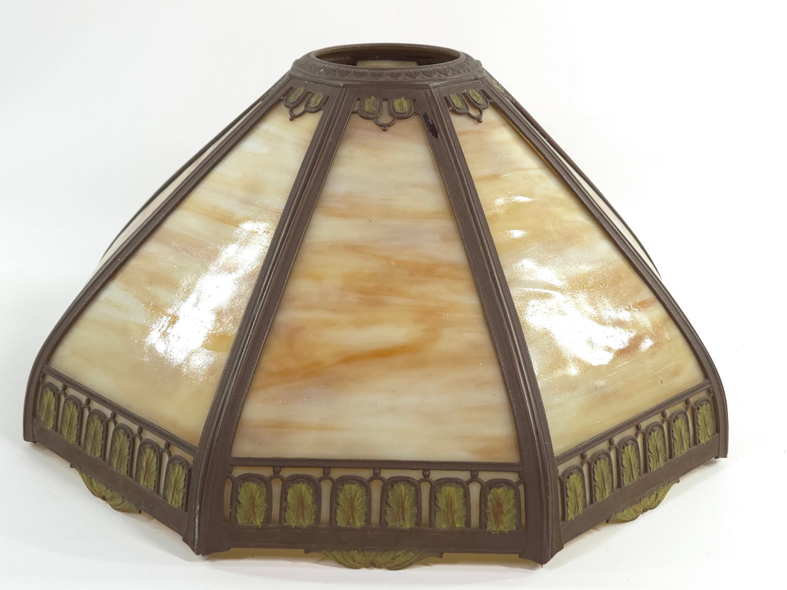 ARTS & CRAFTS SLAG GLASS LAMP SHADE: REMAINS IN GOOD CONDITION, SHOWING SOME TYPICAL WEAR.