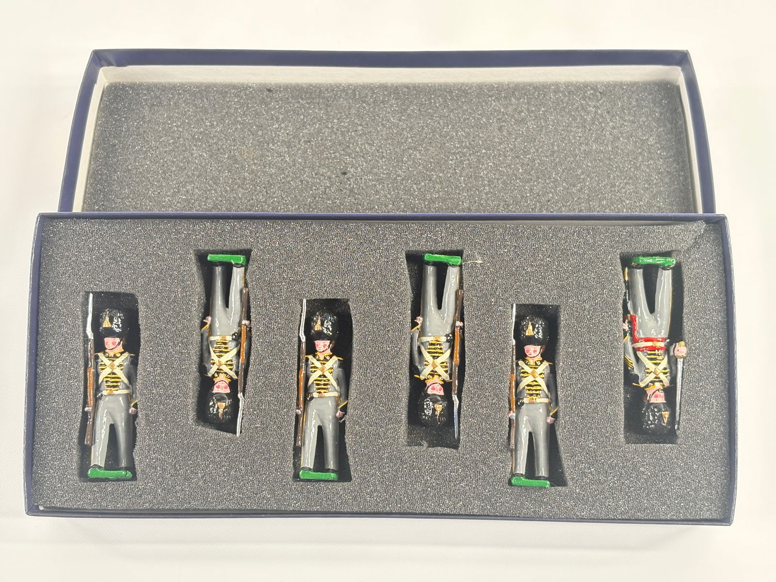 EDMUNDS KENTUCKY MILITIA 1861 CITIZEN GUARDS: REMAINS IN VERY GOOD CONDITION, SHOWING SOME WEAR FROM INSERT, NEED WIPED DOWN. BOX SHOWING SOME WEAR.