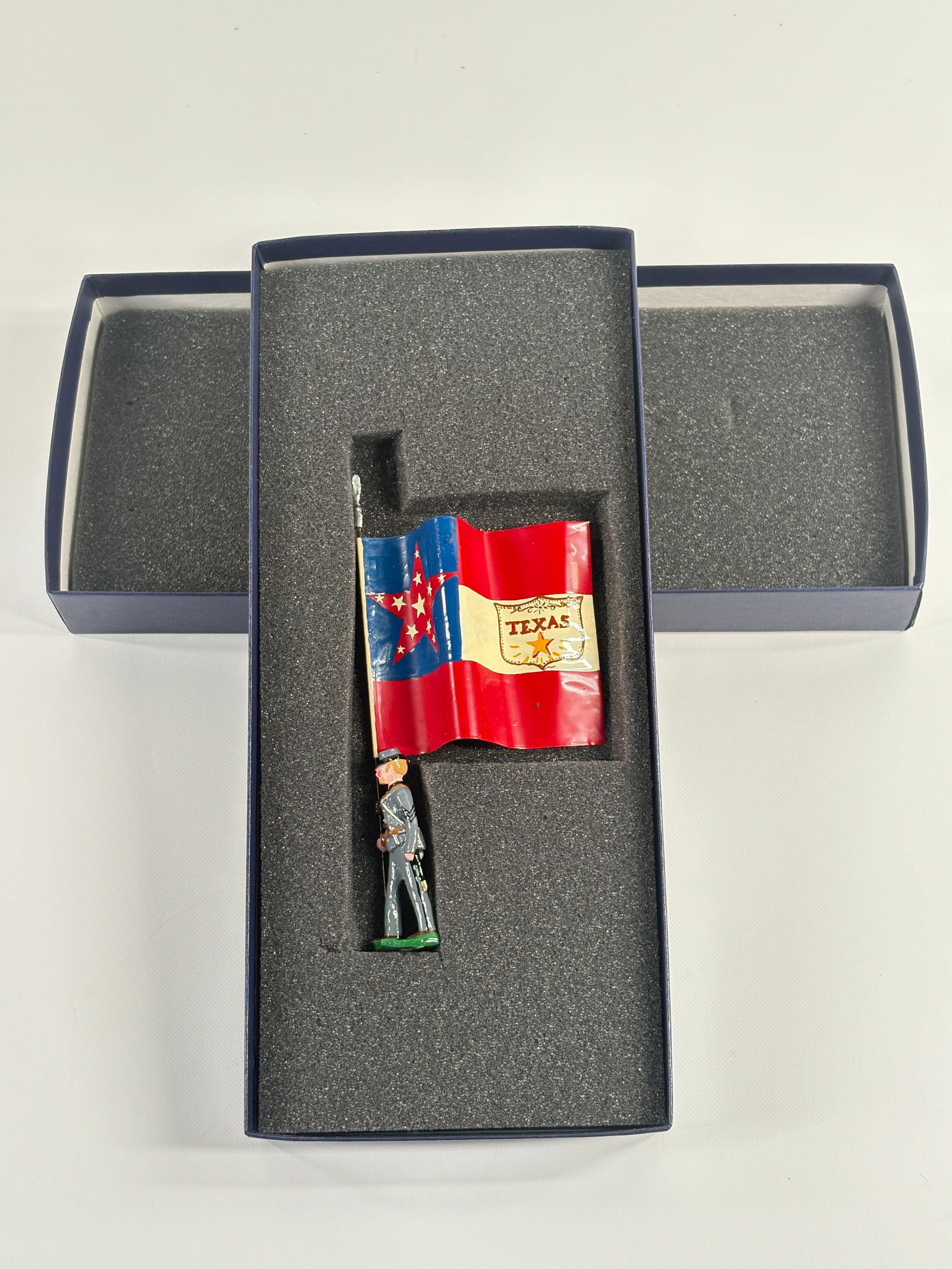 EDMUNDS UNIDENTIFIED TEXAS UNIT RED STAR FLAG: REMAINS IN VERY GOOD CONDITION, SHOWING SOME WEAR FROM INSERT, NEED WIPED DOWN. BOX SHOWING SOME WEAR.