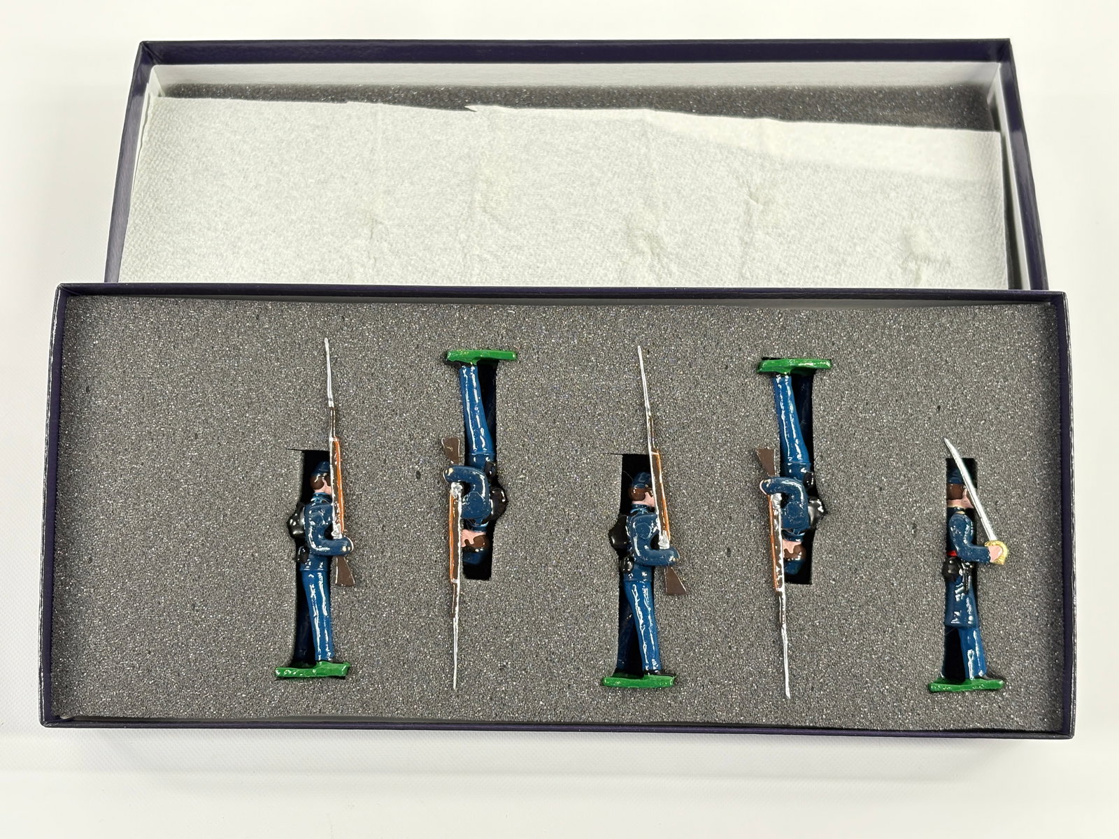 EDMUNDS 37TH NEW YORK INFANTRY IRISH RIFLES: REMAINS IN VERY GOOD CONDITION, SHOWING SOME WEAR FROM INSERT, NEED WIPED DOWN. BOX SHOWING SOME WEAR.