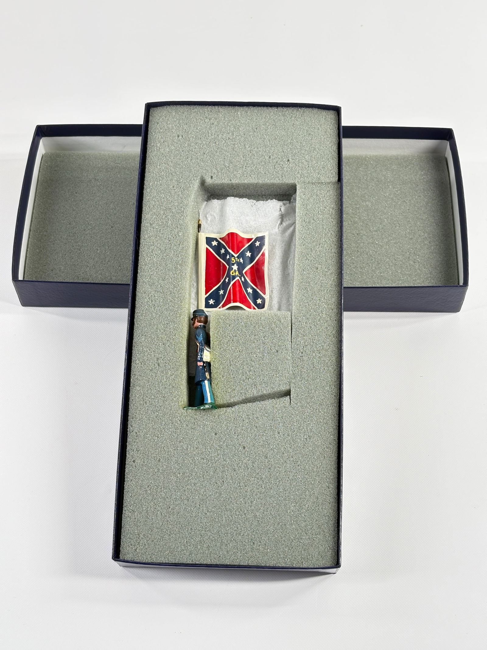 EDMUNDS 5TH GEORGIA CLINCH'S RIFLES W/ FLAG: REMAINS IN VERY GOOD CONDITION, SHOWING SOME WEAR FROM INSERT, NEED WIPED DOWN. BOX SHOWING SOME WEAR.