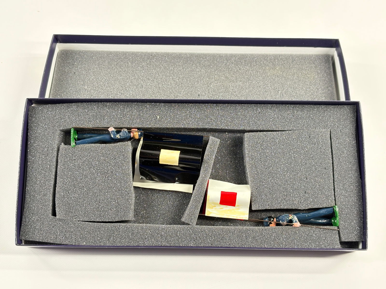 EDMUNDS US SIGNAL CORPS FLAGS & SOLDIER (1 of 5)