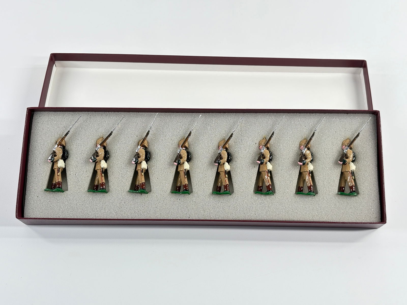 EDMUNDS S. AUSTRALIAN INFANTRY ADELAIDE RIFLES, 1900: REMAINS IN VERY GOOD CONDITION, SHOWING SOME WEAR FROM INSERT, NEED WIPED DOWN. BOX SHOWING SOME WEAR.