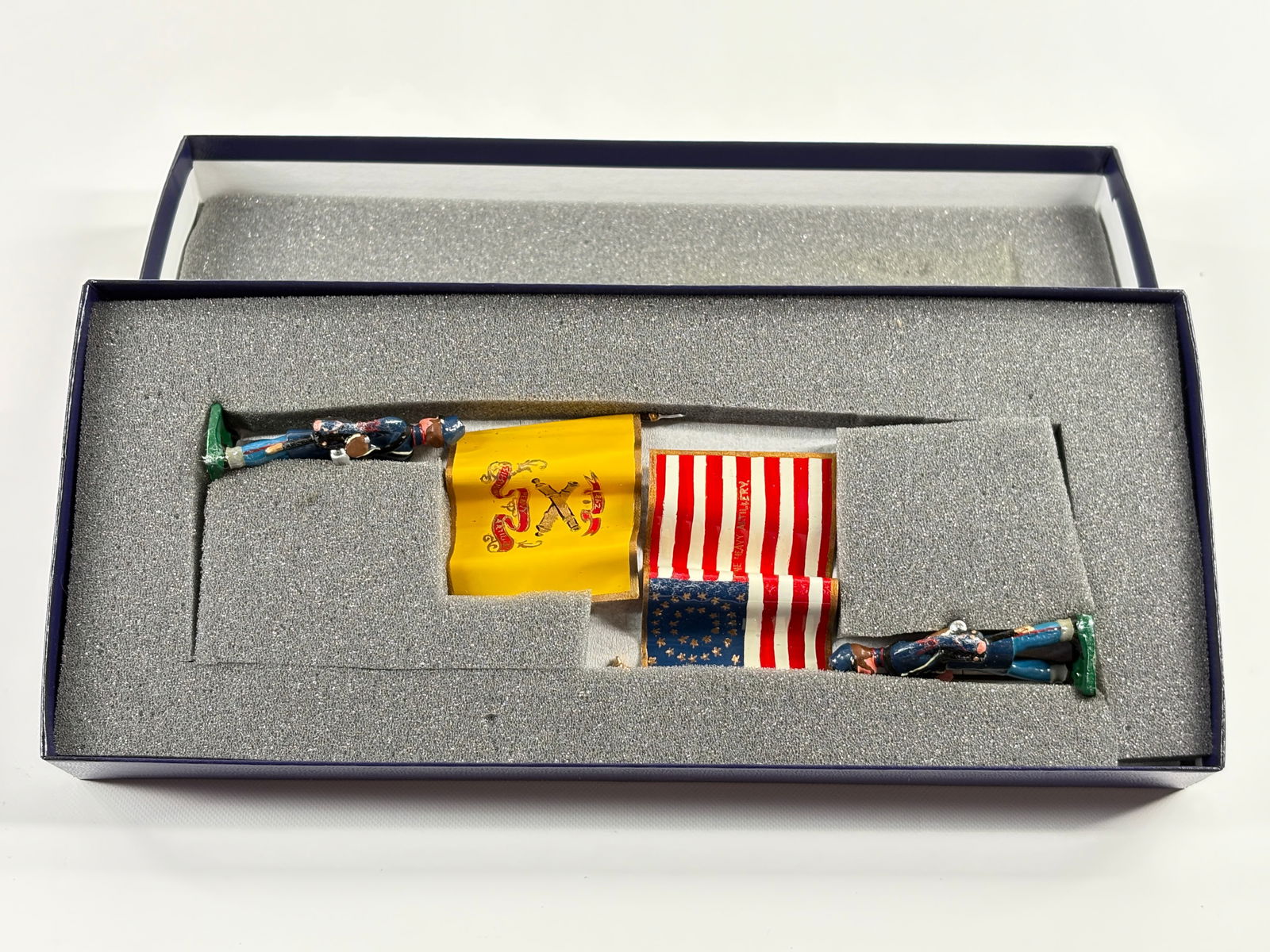 EDMUNDS 1ST MAINE HEAVY ARTILLERY FLAGS: REMAINS IN VERY GOOD CONDITION, SHOWING SOME WEAR FROM INSERT, NEED WIPED DOWN. BOX SHOWING SOME WEAR.