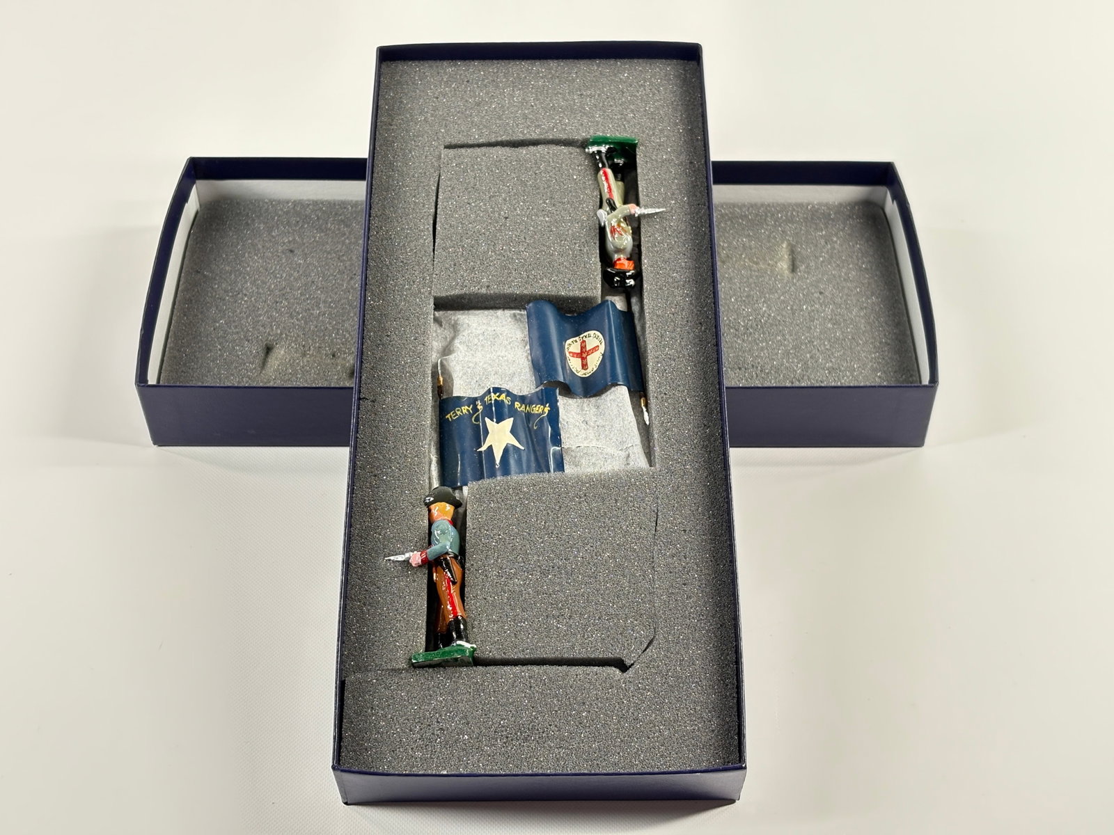 EDMUNDS 8TH TEXAS RANGERS W/ FLAGS: REMAINS IN VERY GOOD CONDITION, SHOWING SOME WEAR FROM INSERT, NEED WIPED DOWN. BOX SHOWING SOME WEAR.