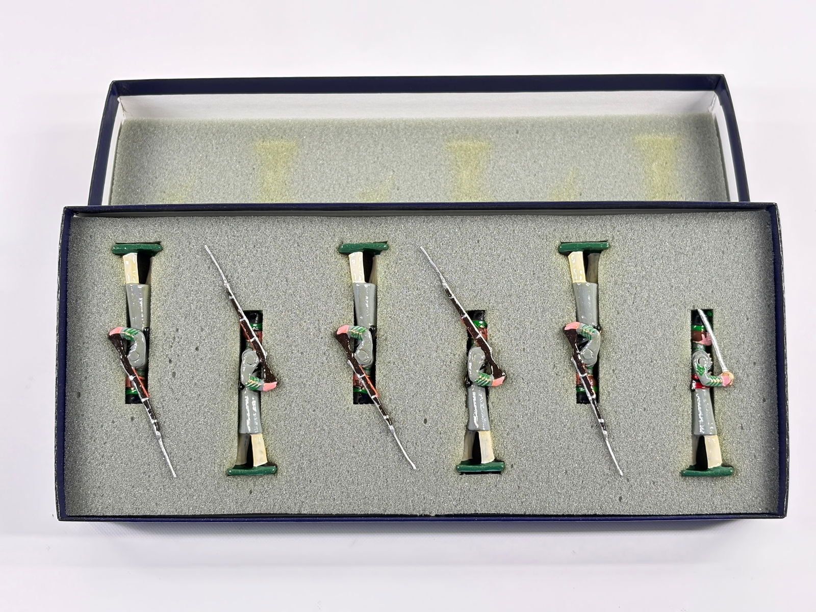 EDMUNDS 1ST S. CAROLINA REGT. CO. A EDISTO RIFLES: REMAINS IN VERY GOOD CONDITION, SHOWING SOME WEAR FROM INSERT, NEED WIPED DOWN. BOX SHOWING SOME WEAR.