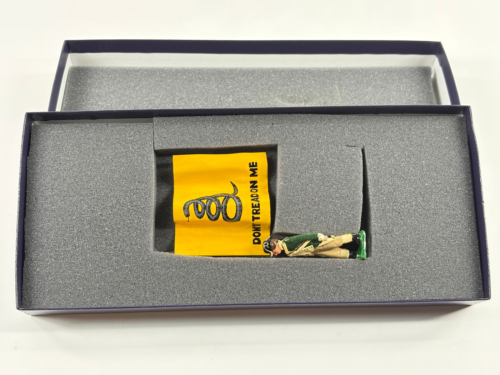 EDMUNDS CONTINENTAL MARINES FLAG 1776 (1 of 4)