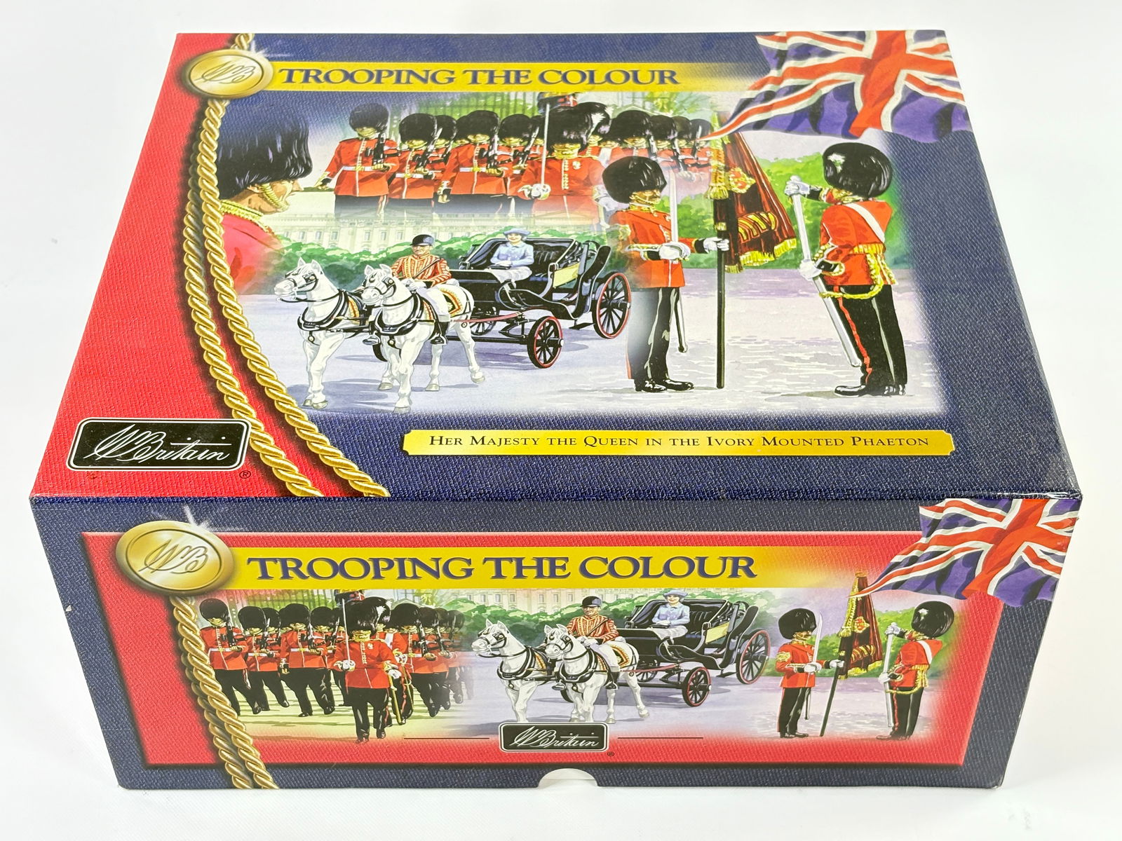 W. BRITAIN 40111 QUEEN IN IVORY MOUNTED PHAETON SET: REMAINS IN VERY GOOD CONDITION WITH BOX. BOX SHOWING ONLY SOME STORAGE WEAR.