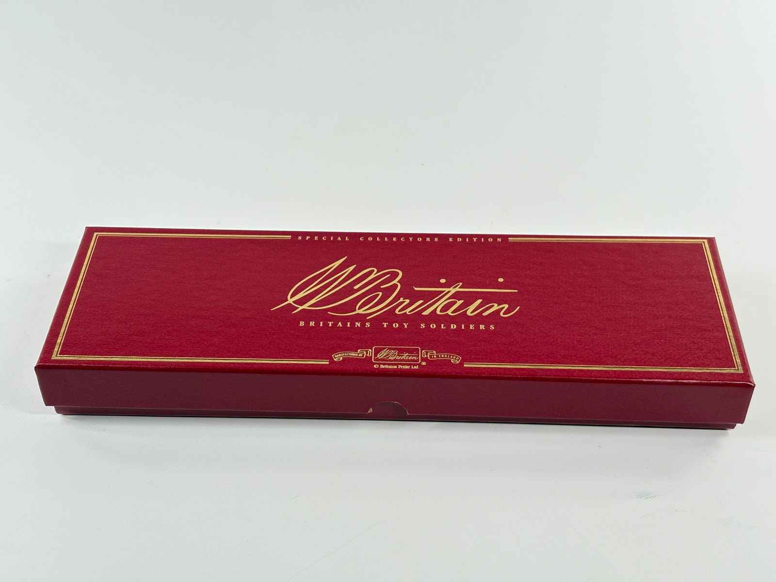 BRITAIN 8963 THE CAMERONIANS SCOTTISH RIFLES 26TH & 90TH FOOT: REMAINS IN VERY GOOD CONDITION WITH BOX. BOX SHOWING ONLY SOME STORAGE WEAR.