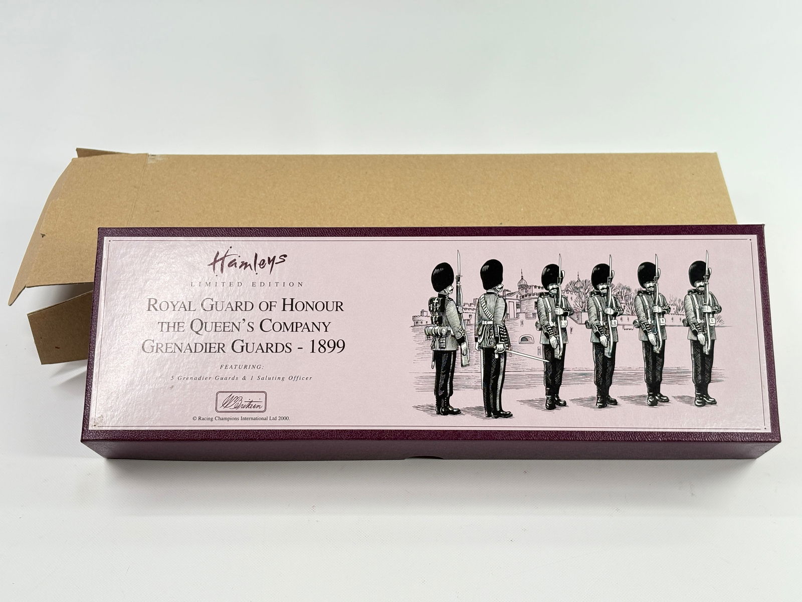 W. BRITAIN HAMLEYS LE ROYAL GUARD HONOUR QUEEN'S GRENADIER GUARDS (1 of 5)