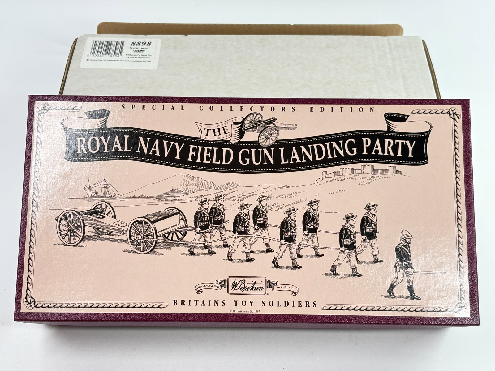 W. BRITAIN THE ROYAL NAVY FIELD GUN LANDING PARTY: REMAINS IN VERY GOOD CONDITION WITH BOX. BOX SHOWING ONLY SOME STORAGE WEAR.