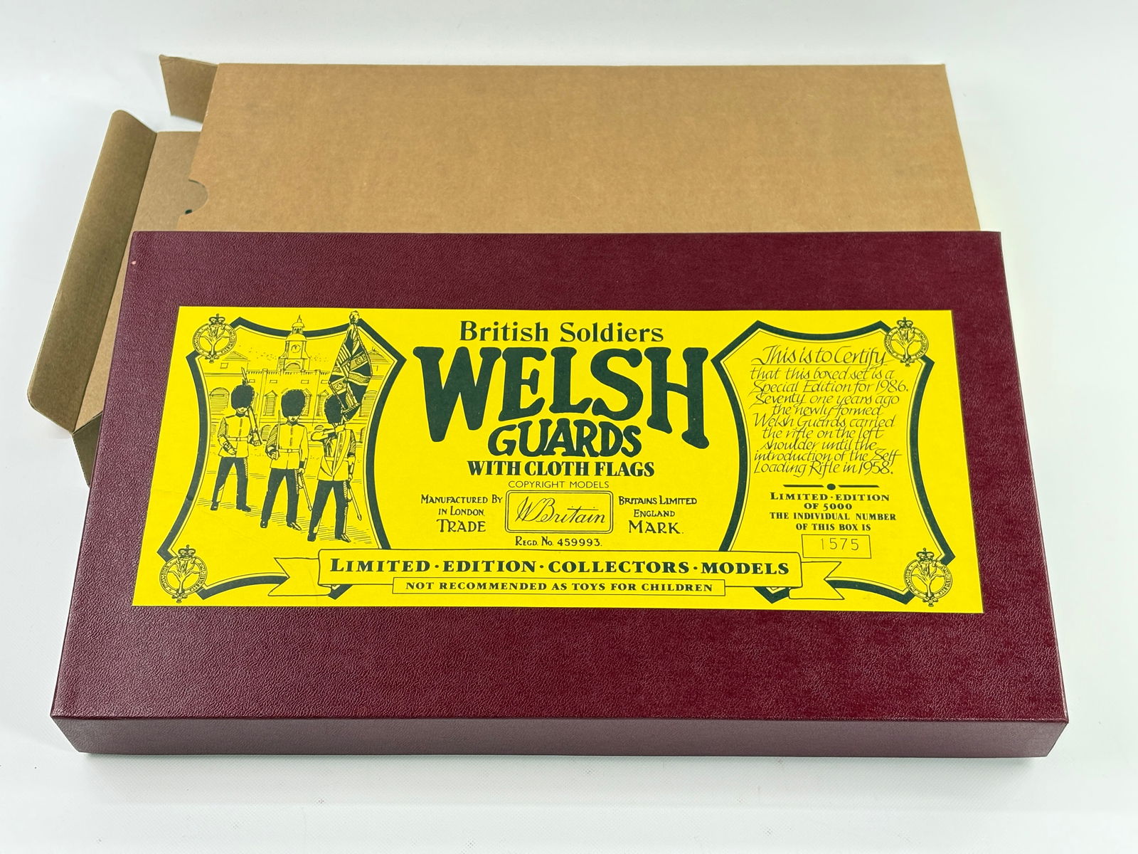 W. BRITAIN WELSH GUARDS W/ CLOTH FLAGS (1 of 5)