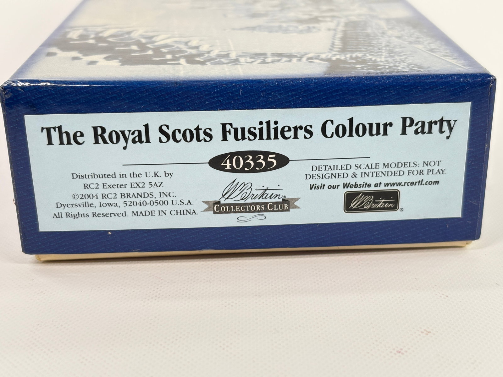 W. BRITAIN CC 40335 THE ROYAL SCOTS FUSILIERS: REMAINS IN VERY GOOD CONDITION WITH BOX. BOX SHOWING ONLY SOME STORAGE WEAR.