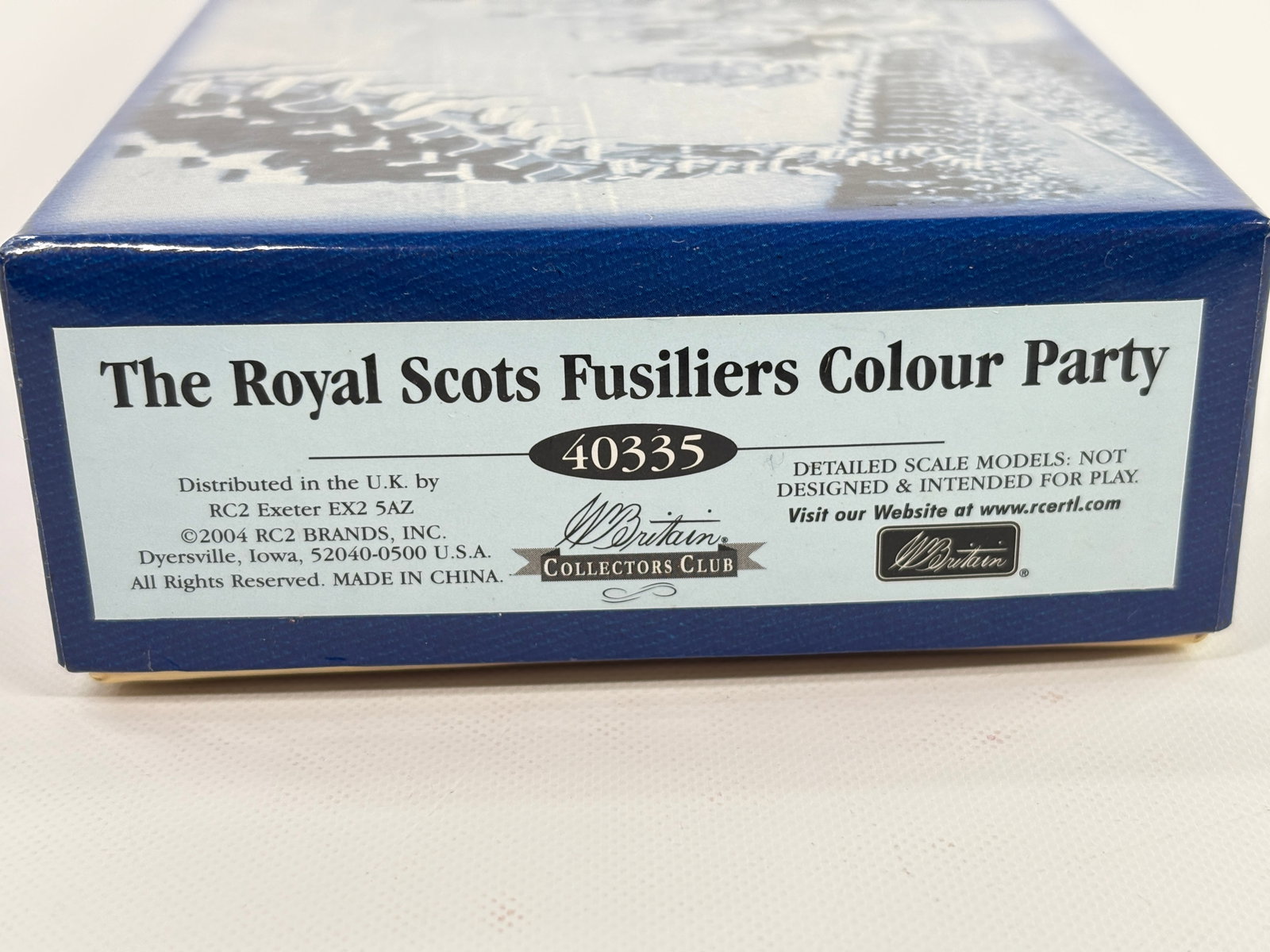 W. BRITAIN CC 40335 THE ROYAL SCOTS FUSILIERS: REMAINS IN VERY GOOD CONDITION WITH BOX. BOX SHOWING ONLY SOME STORAGE WEAR.