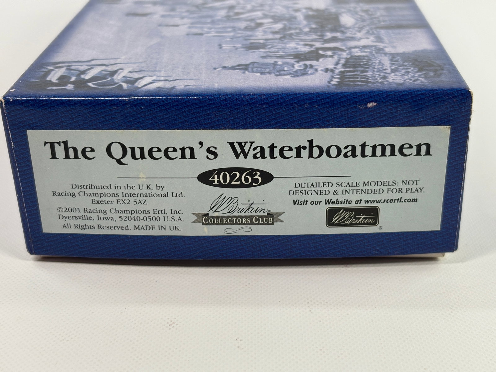 W. BRITAIN CC 40263 QUEEN'S WATERBOATMEN: REMAINS IN VERY GOOD CONDITION WITH BOX. BOX SHOWING ONLY SOME STORAGE WEAR.