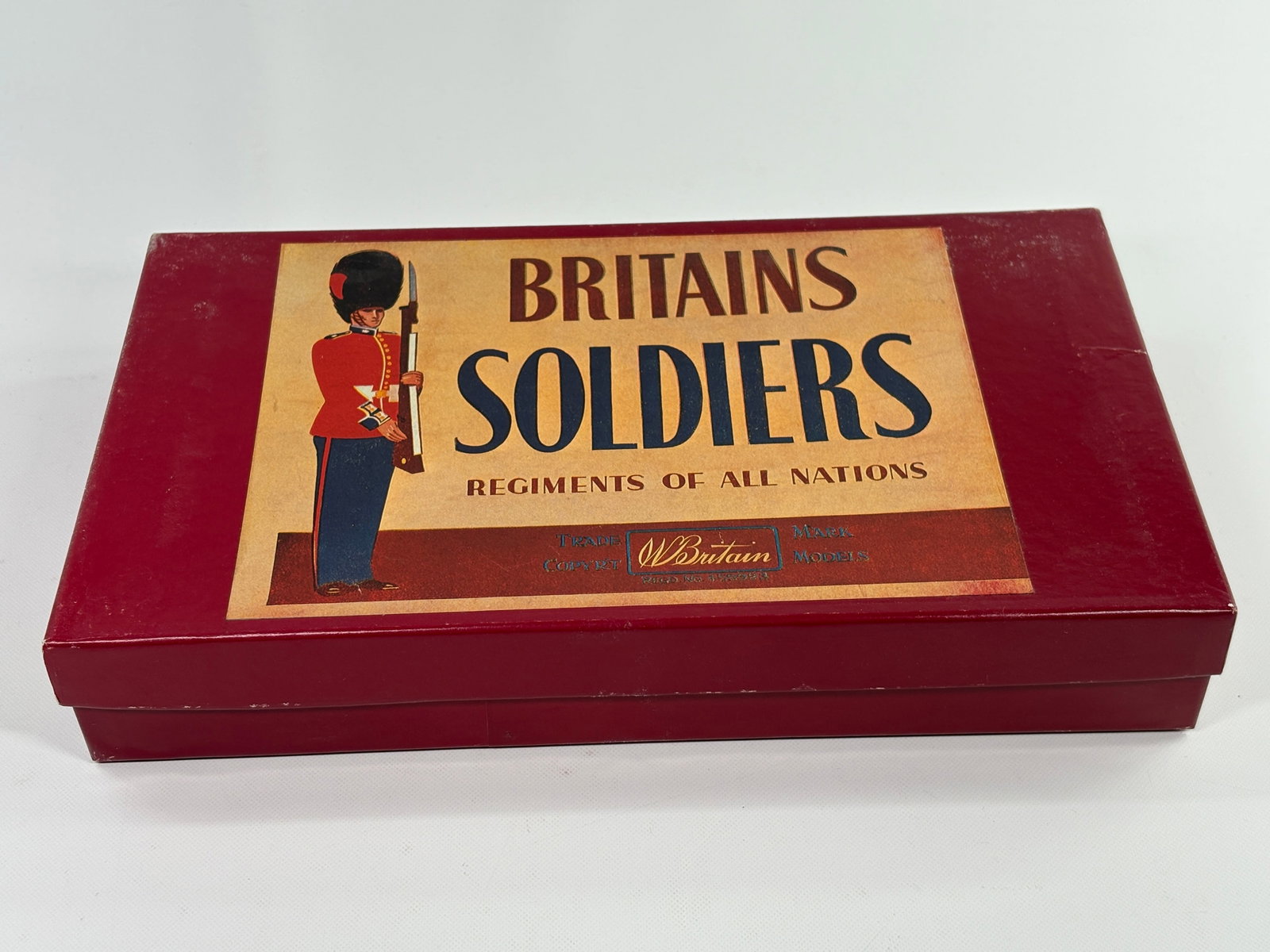 VINTAGE W. BRITAIN SOLDIER SET: SET REMAINS IN VERY GOOD CLEAN CONDITION. BOX RECONSTRUCTED.