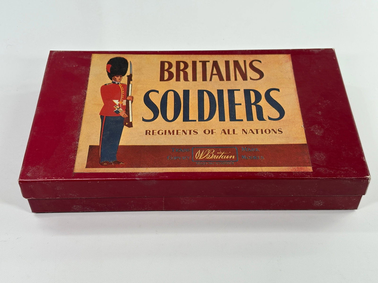 VINTAGE W. BRITAIN SOLDIER SET: SET REMAINS IN VERY GOOD CLEAN CONDITION. BOX RECONSTRUCTED.