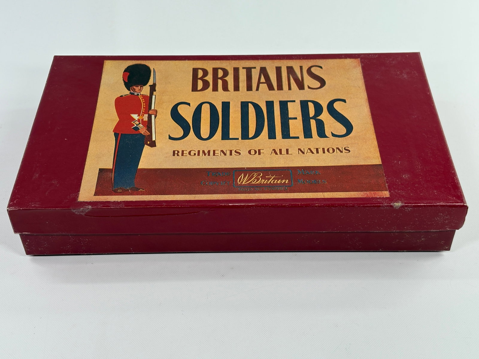 VINTAGE W. BRITAIN SOLDIER SET: SET REMAINS IN VERY GOOD CLEAN CONDITION. BOX RECONSTRUCTED.