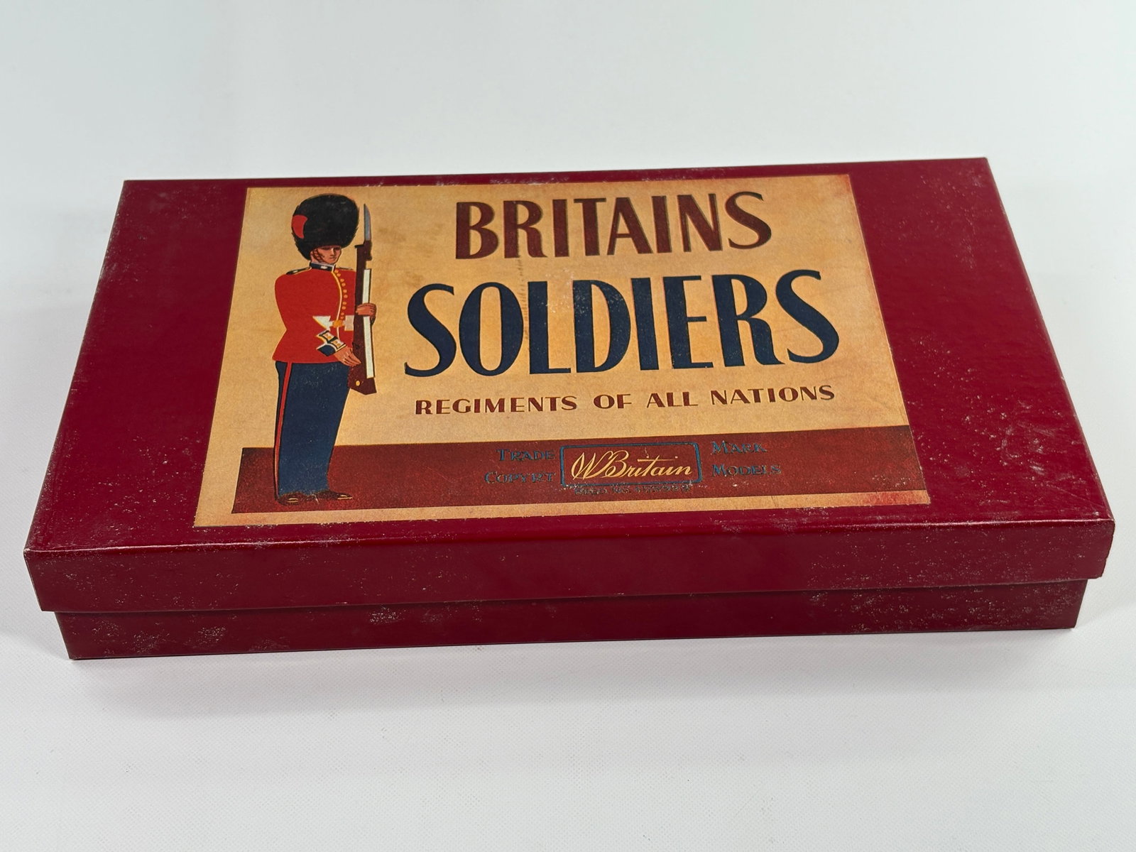 VINTAGE W. BRITAIN SOLDIER SET: SET REMAINS IN VERY GOOD CLEAN CONDITION. BOX RECONSTRUCTED.