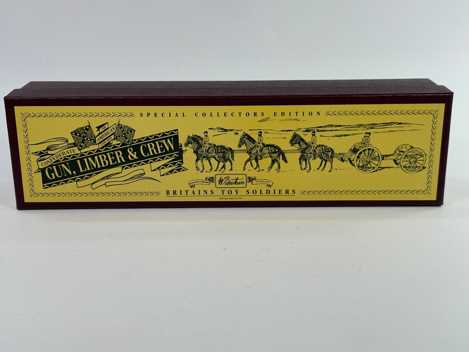 W. BRITAIN CONFEDERATE GUN, LIMBER & CREW SET: REMAINS IN VERY GOOD CONDITION WITH BOX. BOX SHOWING ONLY SOME STORAGE WEAR.