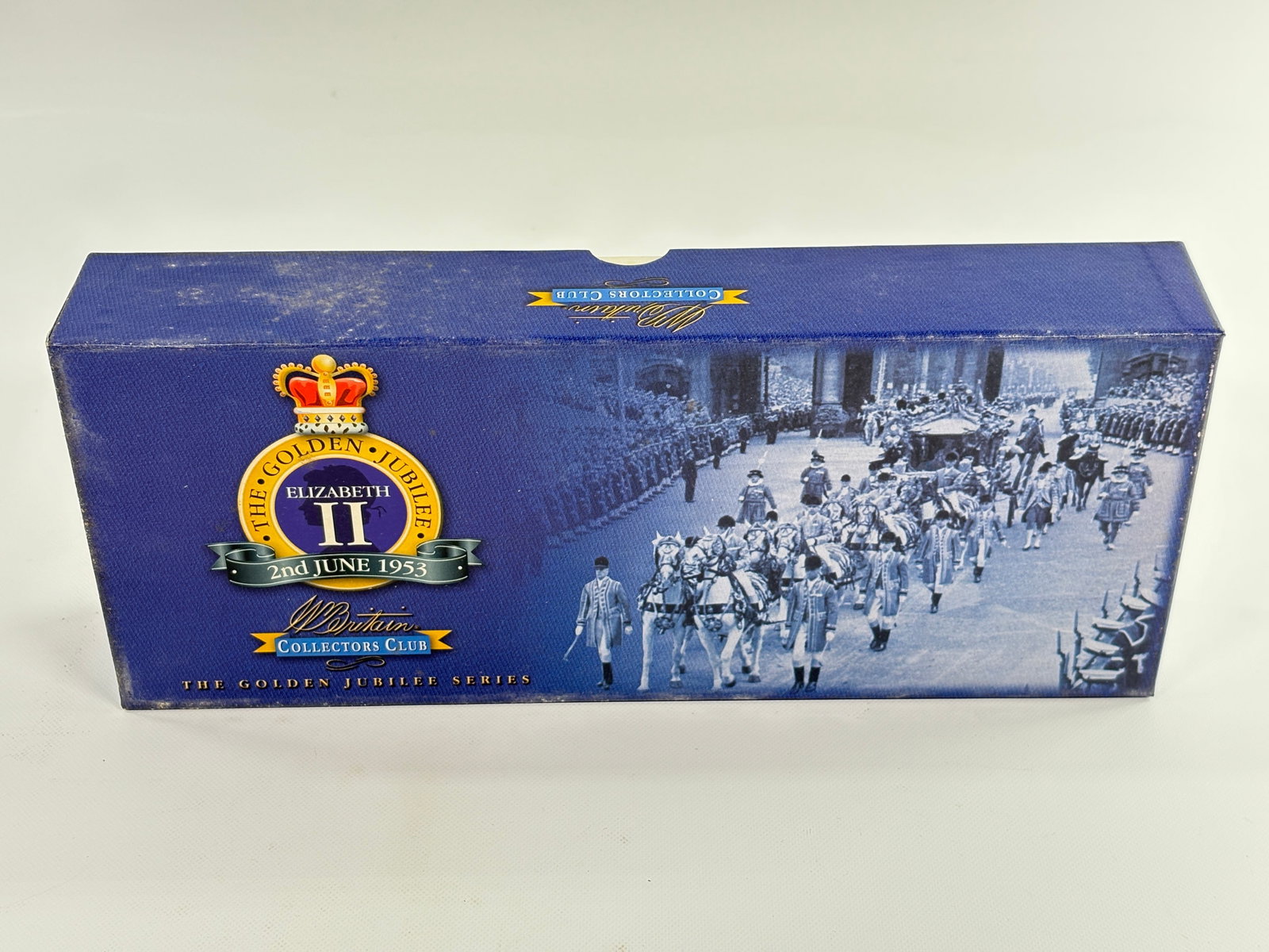 W. BRITAIN 40272 KING'S OWN SCOTTISH BORDERERS: REMAINS IN VERY GOOD CONDITION WITH BOX. BOX SHOWING ONLY SOME STORAGE WEAR.