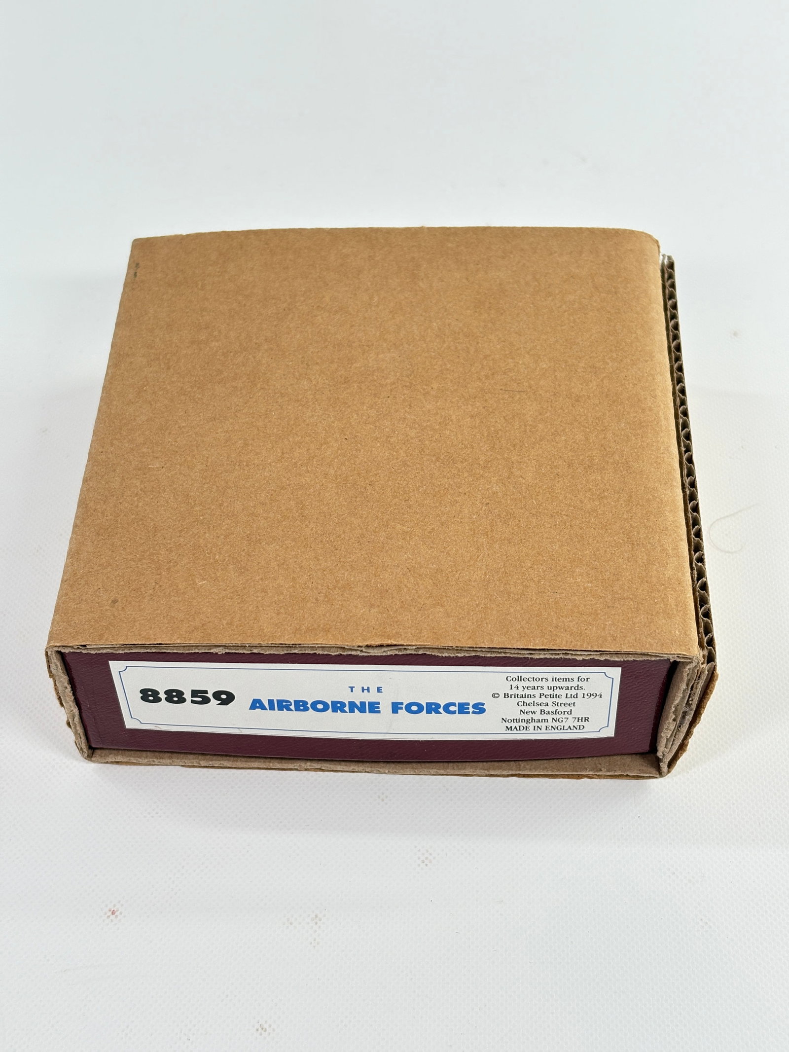 W. BRITAIN 8859 THE AIRBORNE FORCES D-DAY TO VE-DAY: REMAINS IN VERY GOOD CONDITION WITH BOX. BOX SHOWING ONLY SOME STORAGE WEAR.