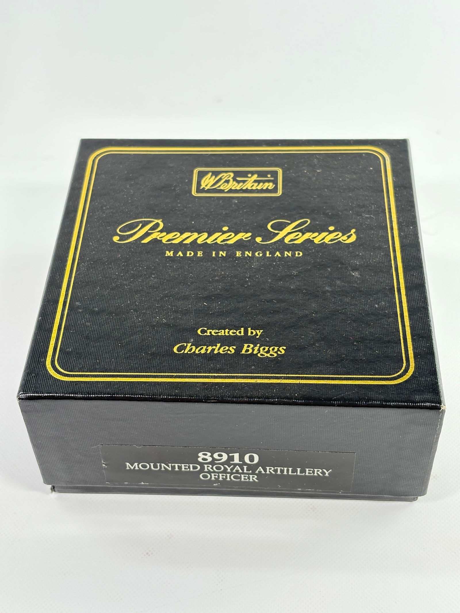 W. BRITAIN PREMIER SERIES 8910 MOUNTED ROYAL OFFICERS (1 of 3)