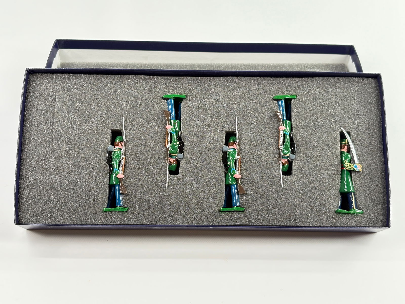 EDMUNDS 8TH ALABAMA INFANTRY EMERALD GUARDS: REMAINS IN VERY GOOD CONDITION, SHOWING SOME WEAR FROM INSERT, NEED WIPED DOWN. BOX SHOWING SOME WEAR.