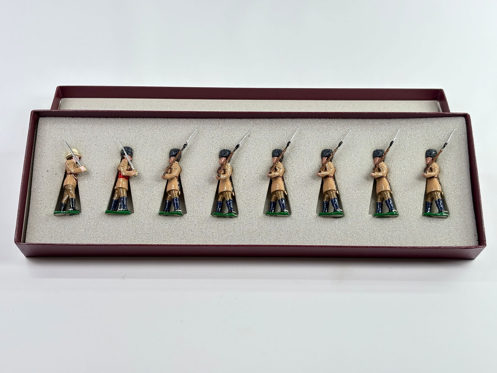 EDMUNDS TRANSJORDAN FRONTIER FORCE PALESTINE, 1926: REMAINS IN VERY GOOD CONDITION, SHOWING SOME WEAR FROM INSERT, NEED WIPED DOWN. BOX SHOWING SOME WEAR.