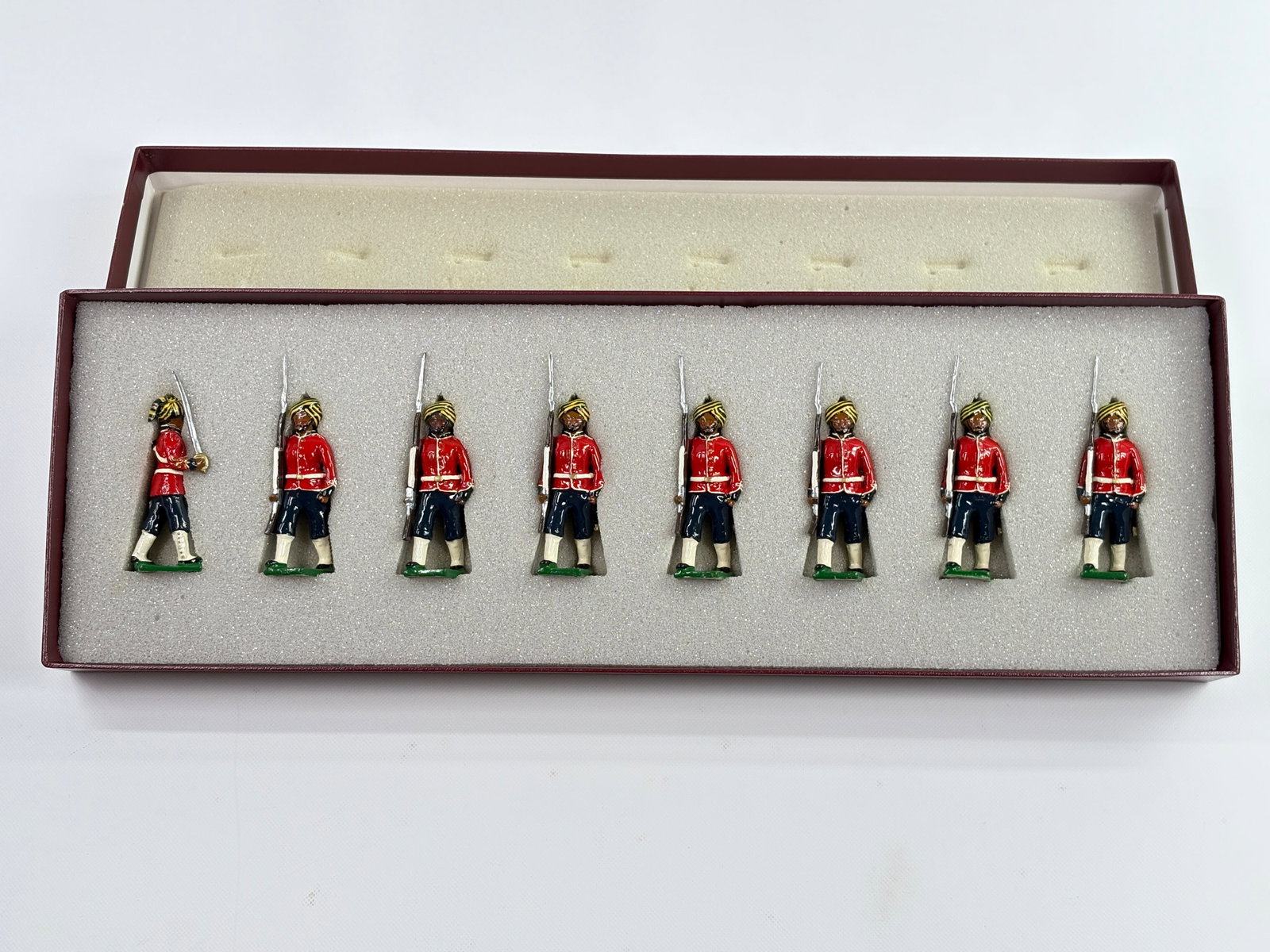 EDMUNDS DIAMOND JUBILEE QUEEN VICTORIA MALAY STRAITS: REMAINS IN VERY GOOD CONDITION, SHOWING SOME WEAR FROM INSERT, NEED WIPED DOWN. BOX SHOWING SOME WEAR.