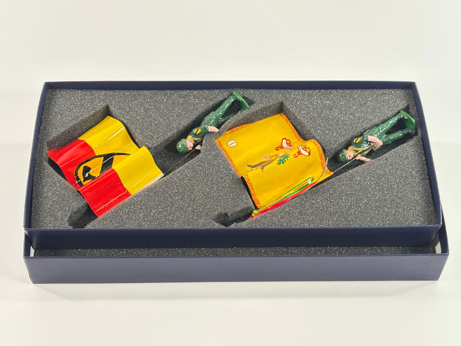 EDMUNDS US 7TH CAVALRY VIETNAM, 1965 FLAGS (1 of 5)