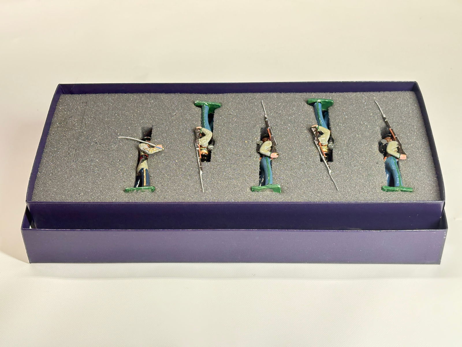 EDMUNDS 18TH MISSISSIPPI BURTS RIFLES: REMAINS IN VERY GOOD CONDITION, SHOWING SOME WEAR FROM INSERT, NEED WIPED DOWN. BOX SHOWING SOME WEAR.