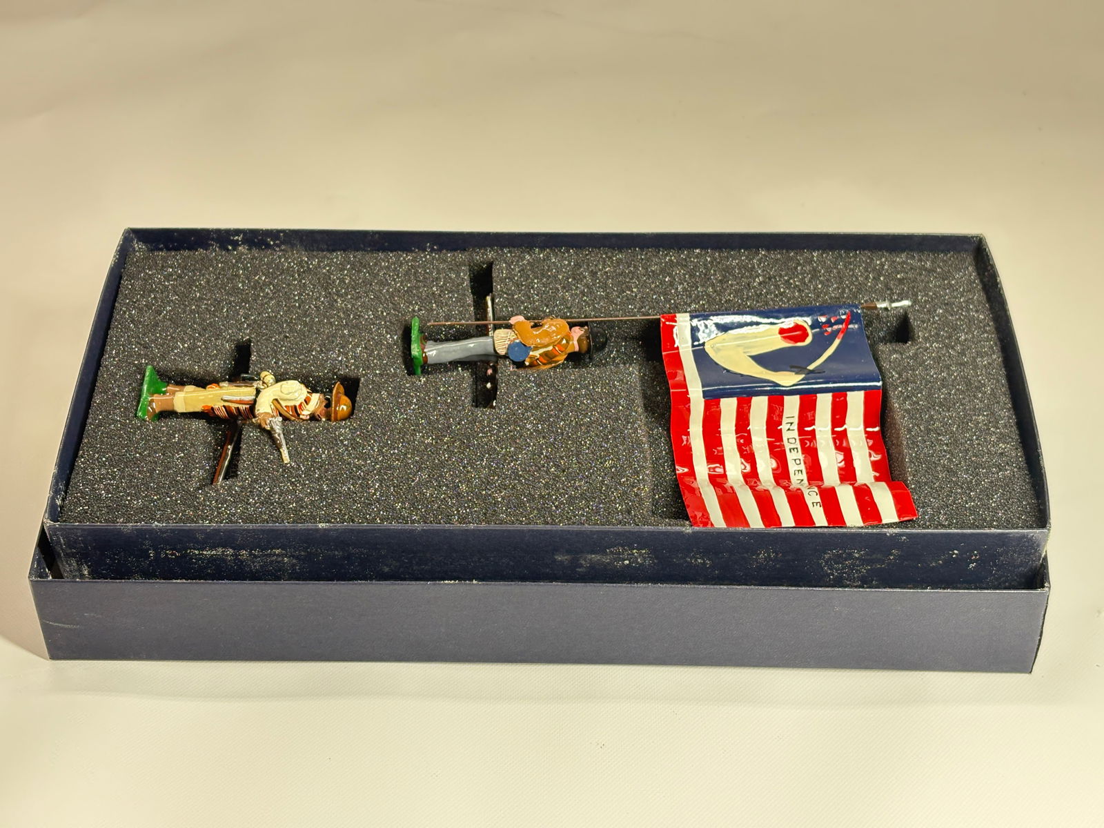 EDMUNDS THE TEXAN ARMY, 1835-46 W/ FLAG: REMAINS IN VERY GOOD CONDITION, SHOWING SOME WEAR FROM INSERT, NEED WIPED DOWN. BOX SHOWING SOME WEAR.