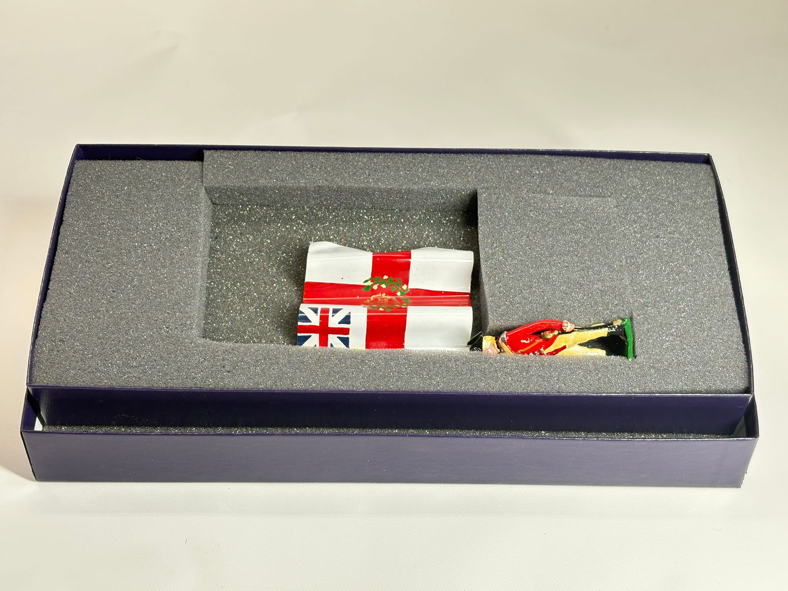 EDMUNDS GRENADIERS 33RD REGT. OF FOOT, 1776 FLAG: REMAINS IN VERY GOOD CONDITION, SHOWING SOME WEAR FROM INSERT, NEED WIPED DOWN. BOX SHOWING SOME WEAR.