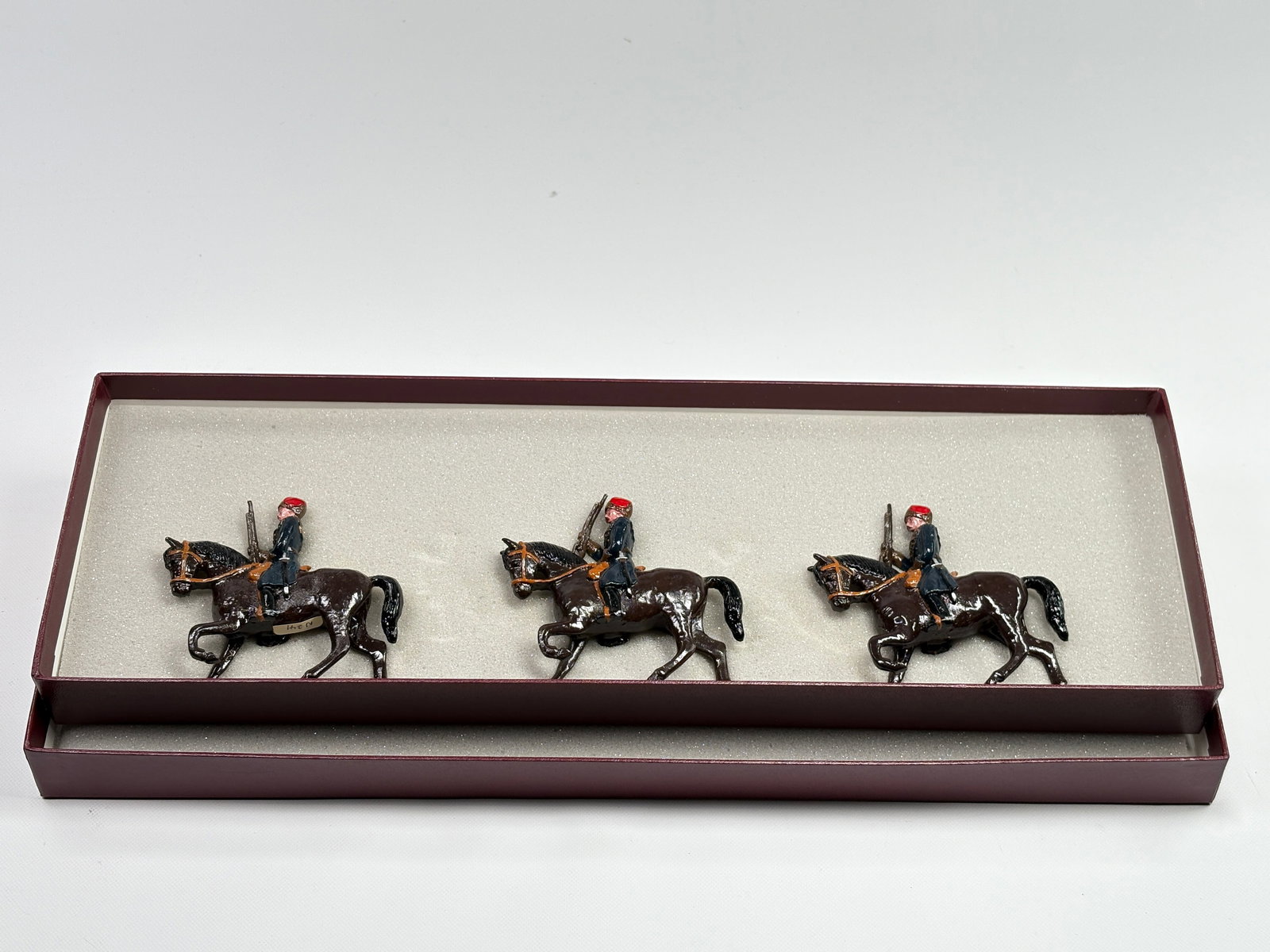 NOSTALGIA TOY SOLDIER ROYAL SCHOOL INFANTRY WINTER: REMAINS IN VERY GOOD CLEAN CONDITION. BOX SHOWING SOME TYPICAL STORAGE WEAR.