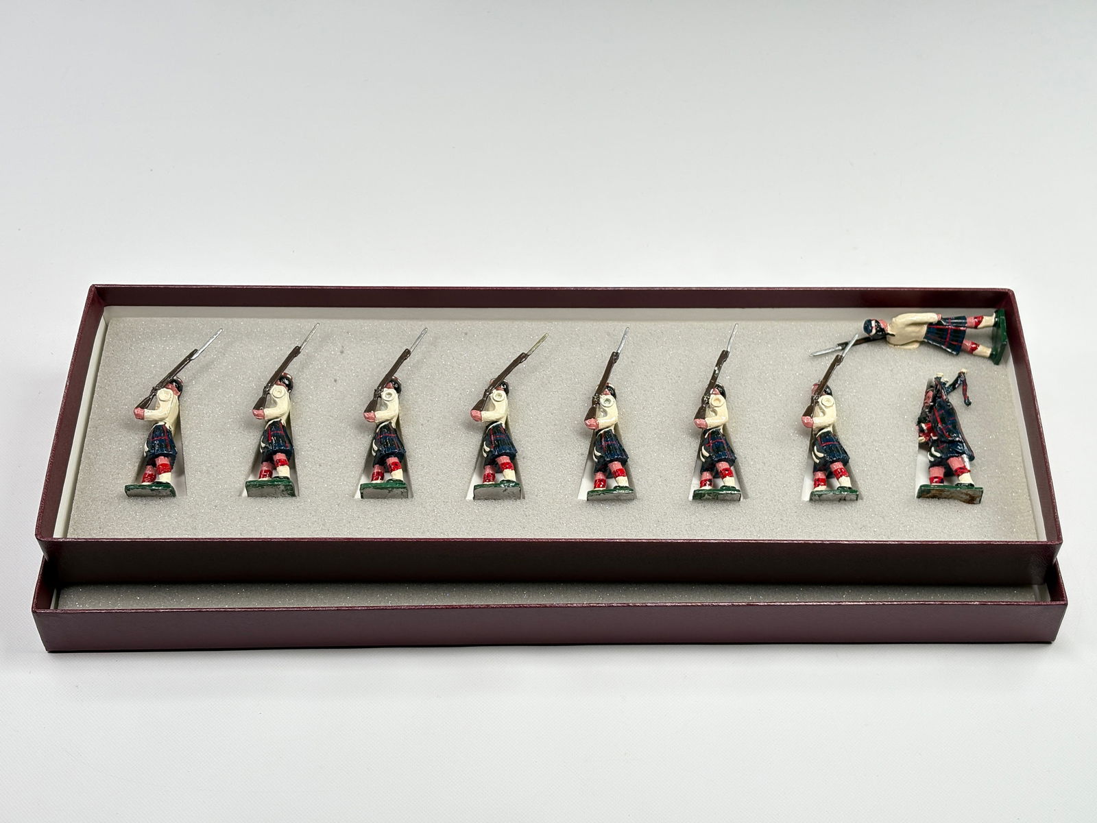 NOSTALGIA TOY SOLDIER BAGPIPES: REMAINS IN VERY GOOD CLEAN CONDITION. BOX SHOWING SOME TYPICAL STORAGE WEAR.