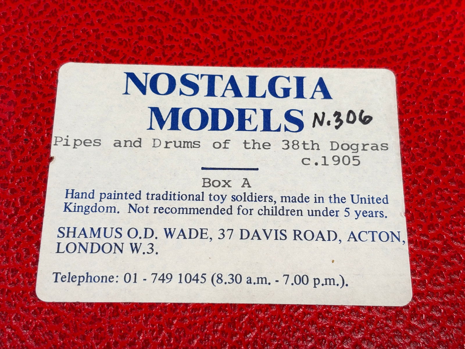 NOSTALGIA TOY SOLDIER 38TH DOGRAS PIPES & DRUMS: REMAINS IN VERY GOOD CLEAN CONDITION. BOX SHOWING SOME TYPICAL STORAGE WEAR.
